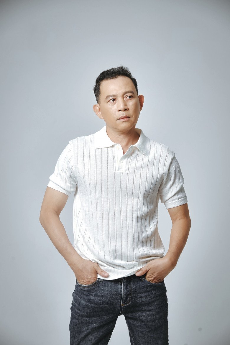 Nghệ sĩ Hữu Tiến có 1 con trai và 1 con gái, anh ly hôn vợ sau 6 năm chung sống.