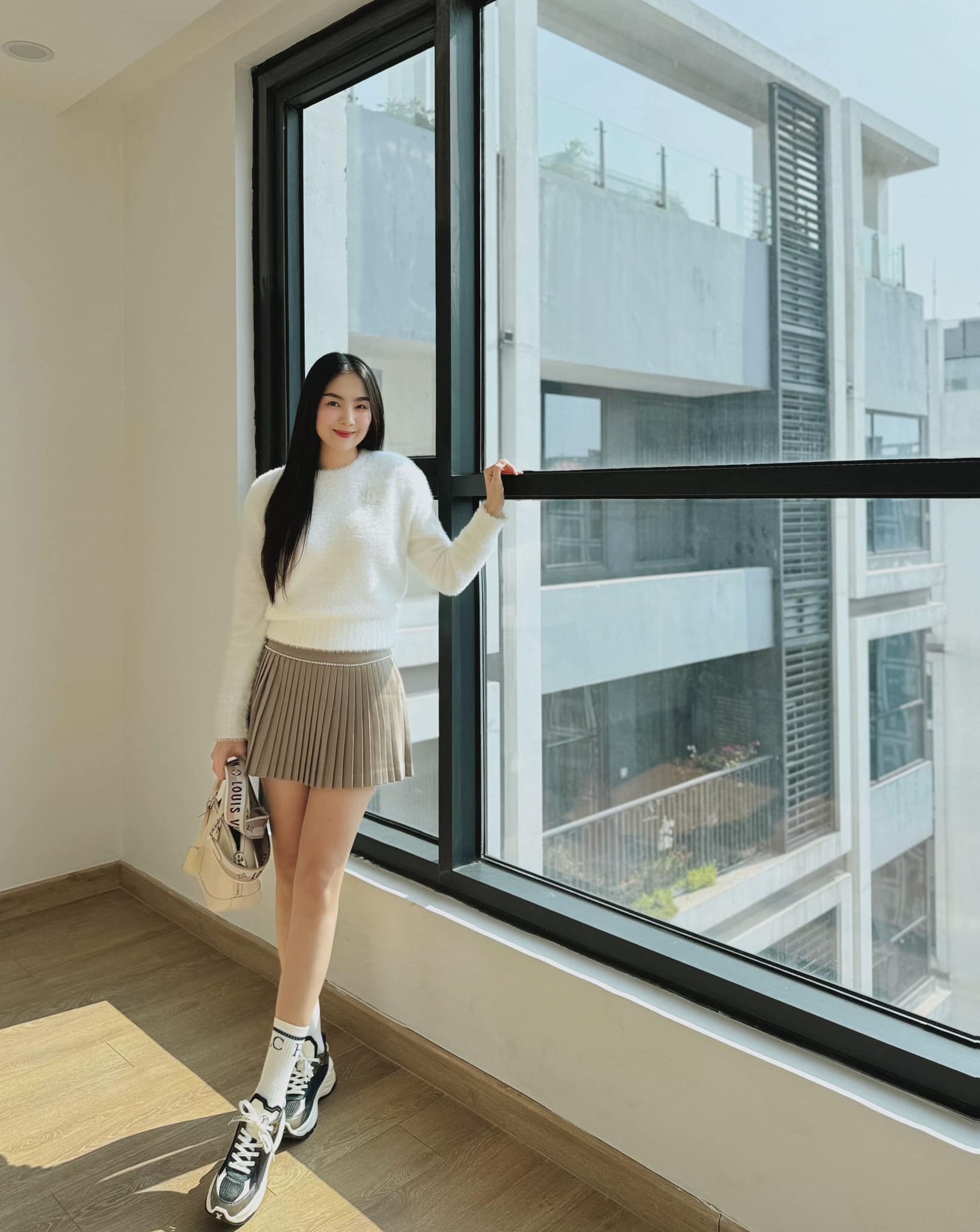 Học MC Mai Ngọc cách phối chân váy chỉ với 3 mẫu cơ bản, đẹp từ đông sang hè - 10
