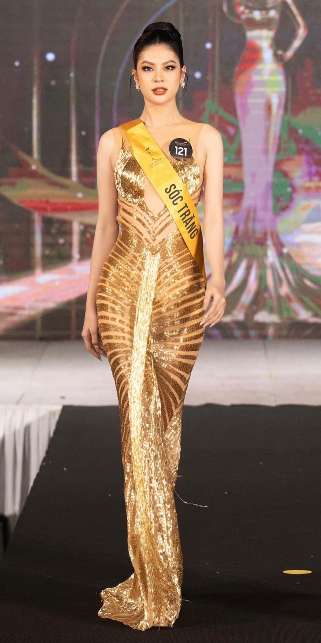Hoàng Huyên tham gia Miss Grand Vietnam 2024 với mong muốn thể hiện sự tự tin và nghị lực. Cô đã dành thời gian luyện tập và tuân thủ chế độ ăn uống nghiêm ngặt để cải thiện hình thể, từ bỏ những món ăn vặt yêu thích.