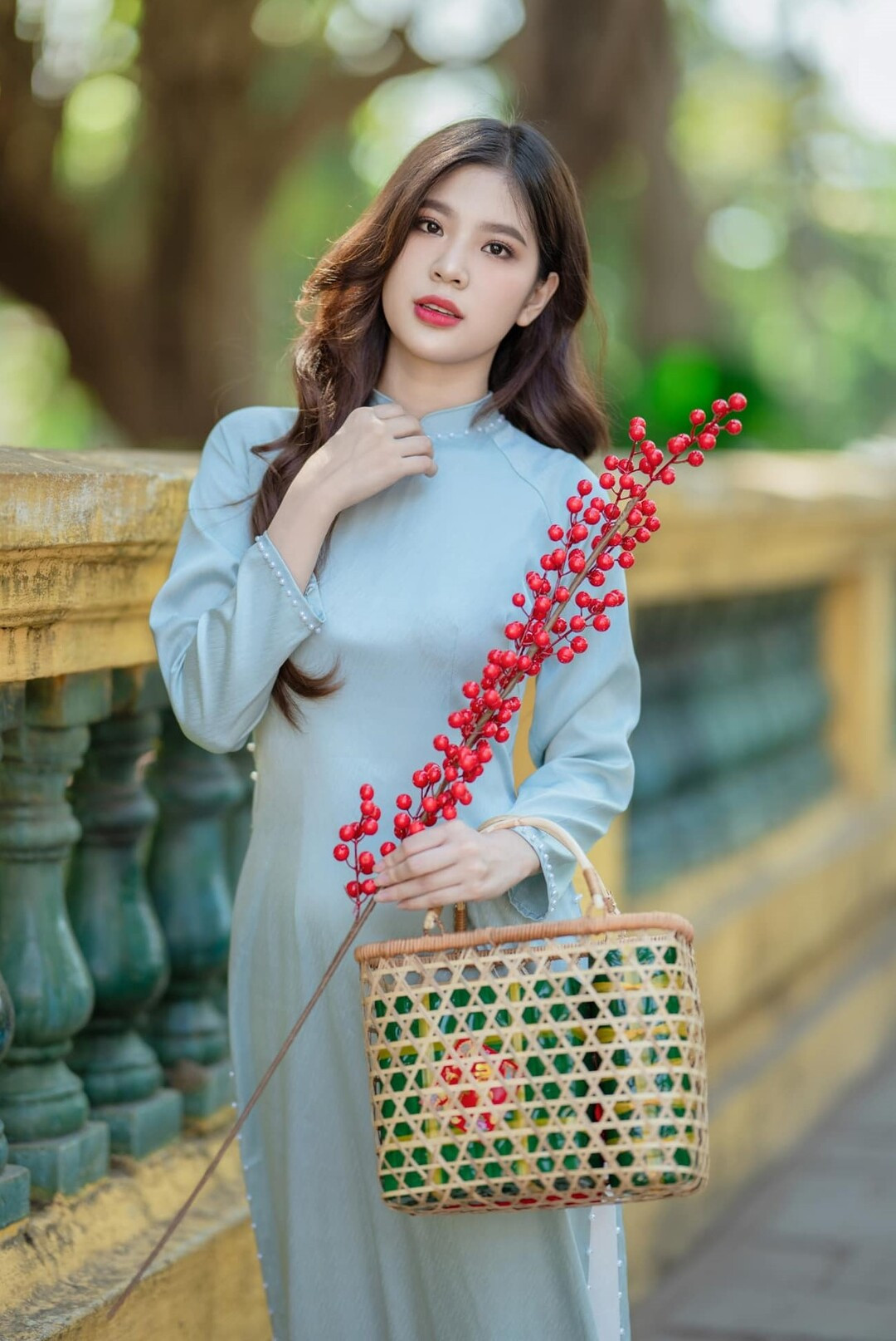 Hiện tại, Hoàng Huyên là người mẫu tự do và có đam mê kinh doanh. Cô đang chuẩn bị mở một thương hiệu thời trang riêng và dự định dành một phần doanh thu để quyên góp cho Hội Chữ thập đỏ Việt Nam.