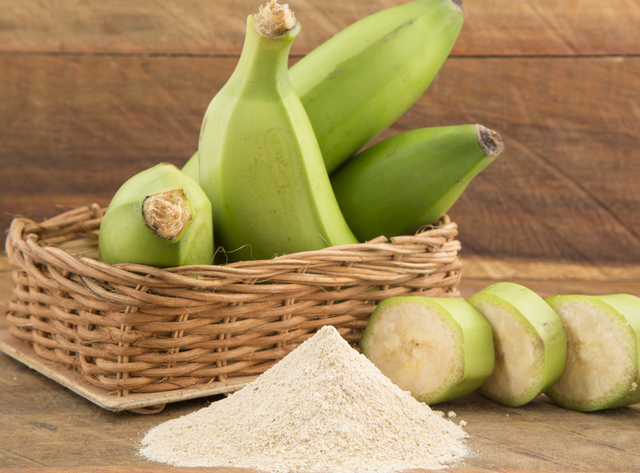 Chuối xanh chứa nhiều chất xơ và tinh bột kháng hơn chuối chín.