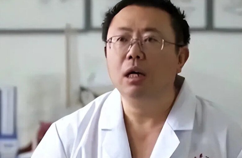 Bác sĩ đánh giá tình trạng của Nhung Nhung có thể sinh mổ.