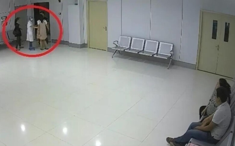 Sản phụ quỳ gối 2 lần van xin được sinh mổ.