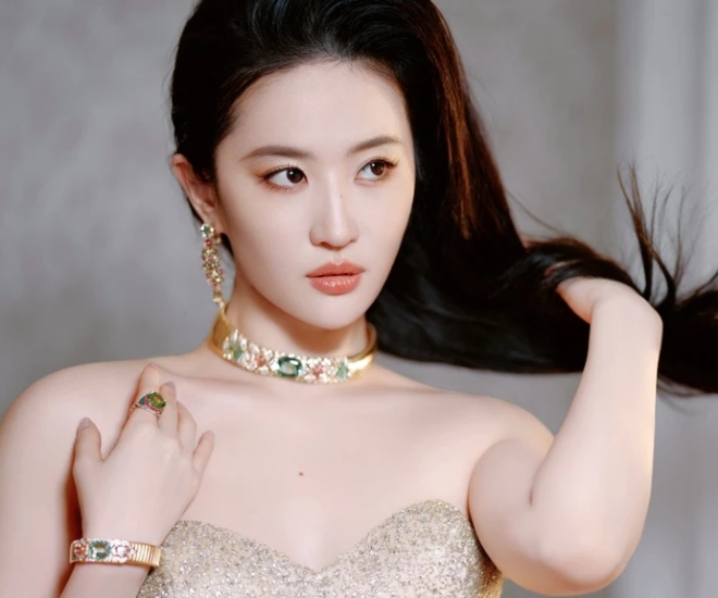 Lưu Diệc Phi là tâm điểm chú ý tại Bạch Ngọc Lan năm nay.