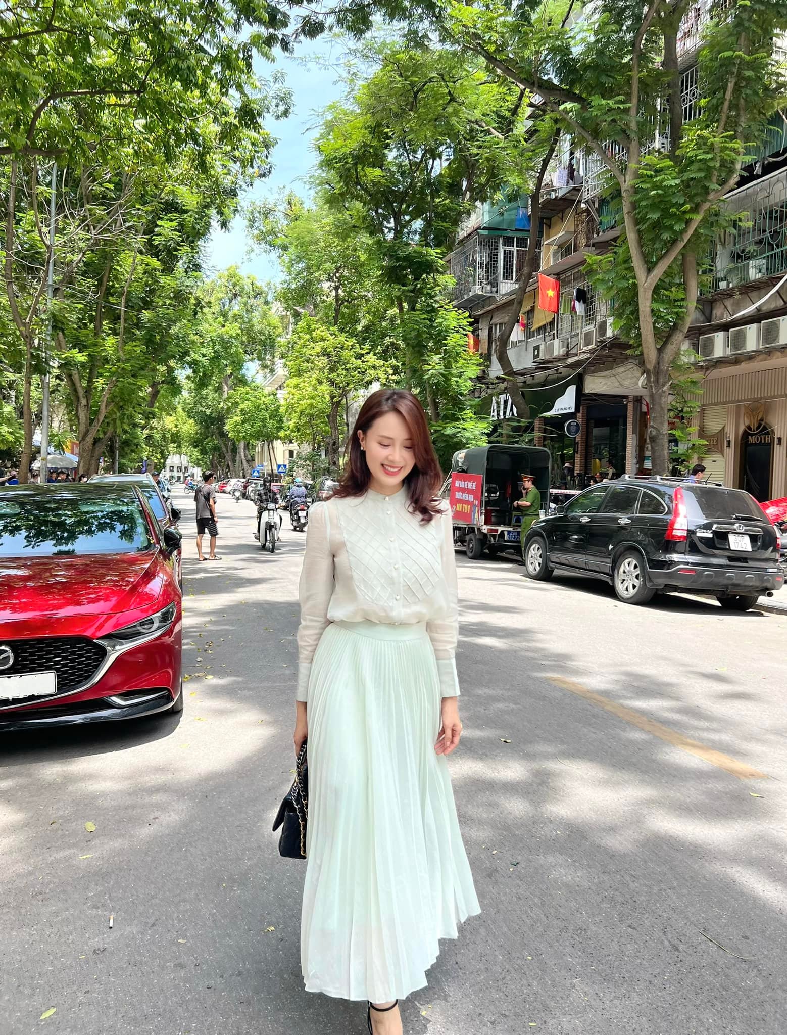 4 màu sắc không quê mùa, phụ nữ U40 amp;#34;mù tịtamp;#34; thời trang trưng dụng, trông lúc nào cũng trẻ hơn người cùng tuổi - 11