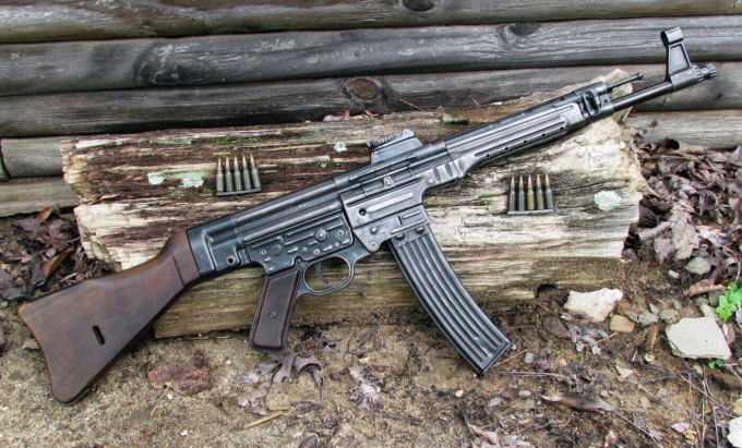 Súng trường tấn công Stg-44. Ảnh: TheArmoryLife