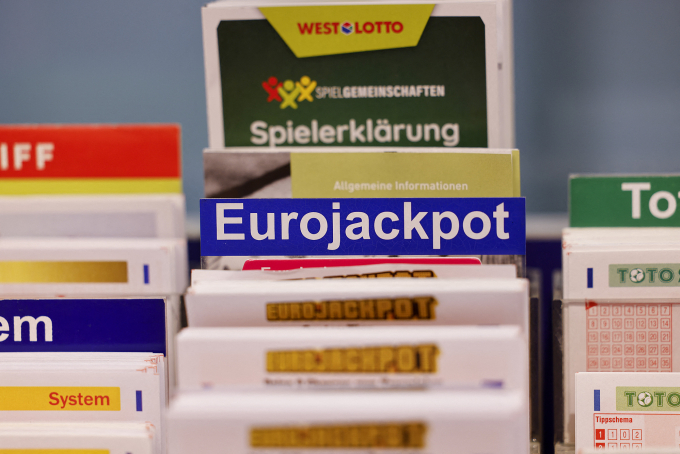 Vé số Eurojackpot được bày bán ở Cologne, Đức, tháng 11/2024. Ảnh: AFP