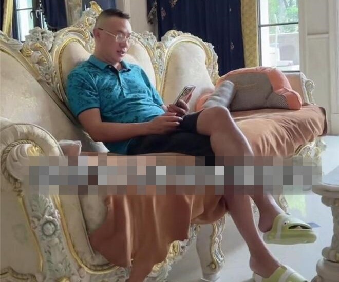 Người đàn ông tỏ ra vui mừng, ghi nhận công sức của vợ cũ, và nói sẽ đưa con đi du lịch như phần thưởng.