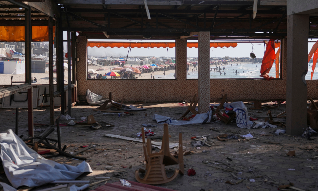 Quán cafe Al-Baqa ở Gaza City sau cuộc không kích hôm 30/6 của Israel. Ảnh: AP