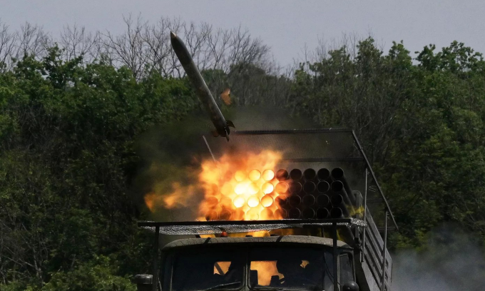 Pháo phản lực Grad của Nga khai hỏa về phía lực lượng Ukraine tháng 5/2024. Ảnh: RIA Novosti