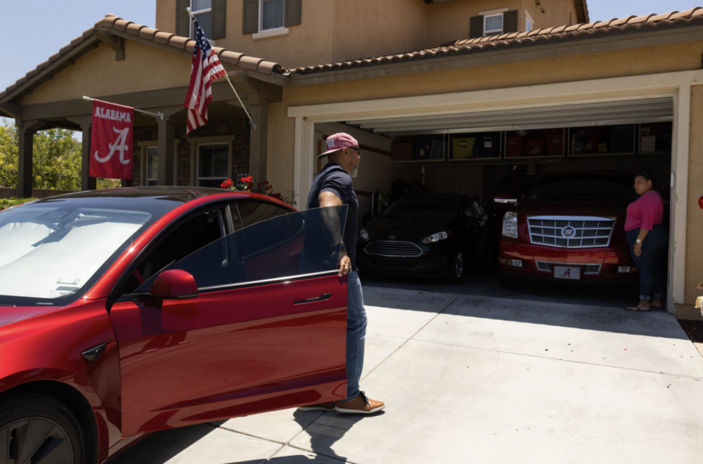 Chi phí sinh hoạt, học phí tăng cao khiến nhiều gia đình ở Mỹ có thu nhập thuộc top 10% cao nhất cả nước vẫn bất an về tài chính. Ảnh minh họa: Jessica Ruiz/WSJ