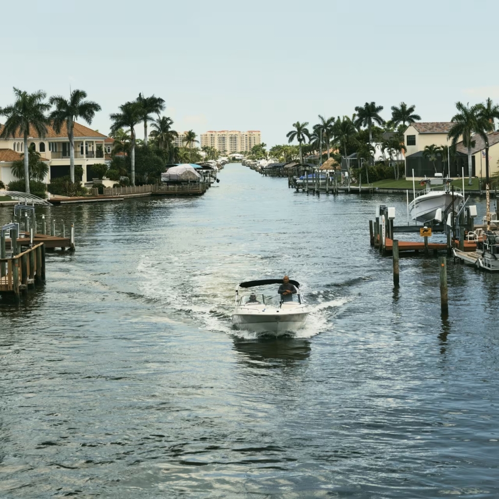 Một góc thành phố Cape Coral ở bang Florida. Ảnh: WSJ