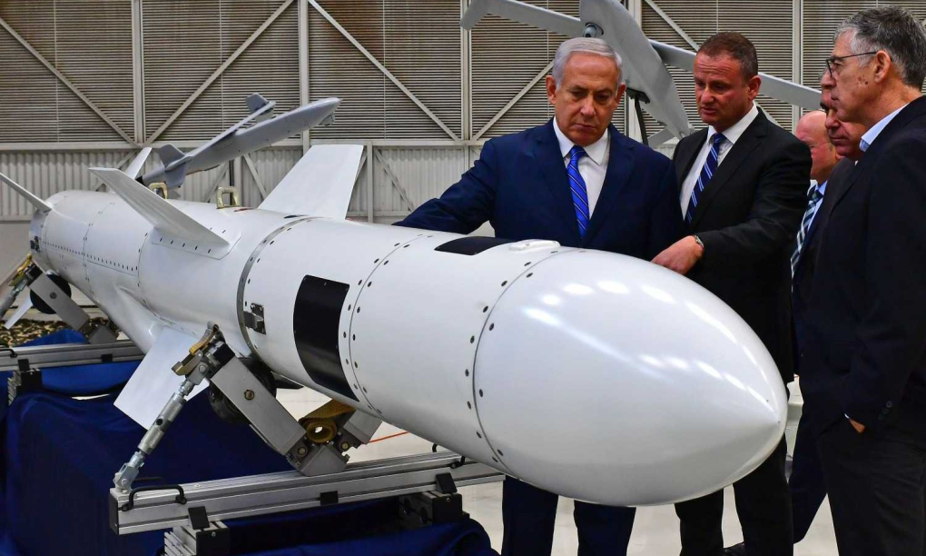 Thủ tướng Israel Benjamin Netanyahu kiểm tra tên lửa diệt hạm Gabriel V hồi năm 2018. Ảnh: 19fortyfive