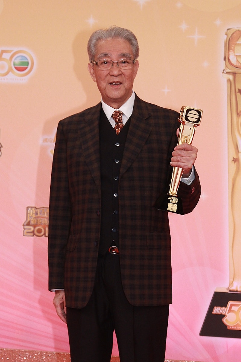 Nghệ sĩ Châu Thông nhận giải Cống hiến của đài TVB năm 2016. Ảnh: HK01