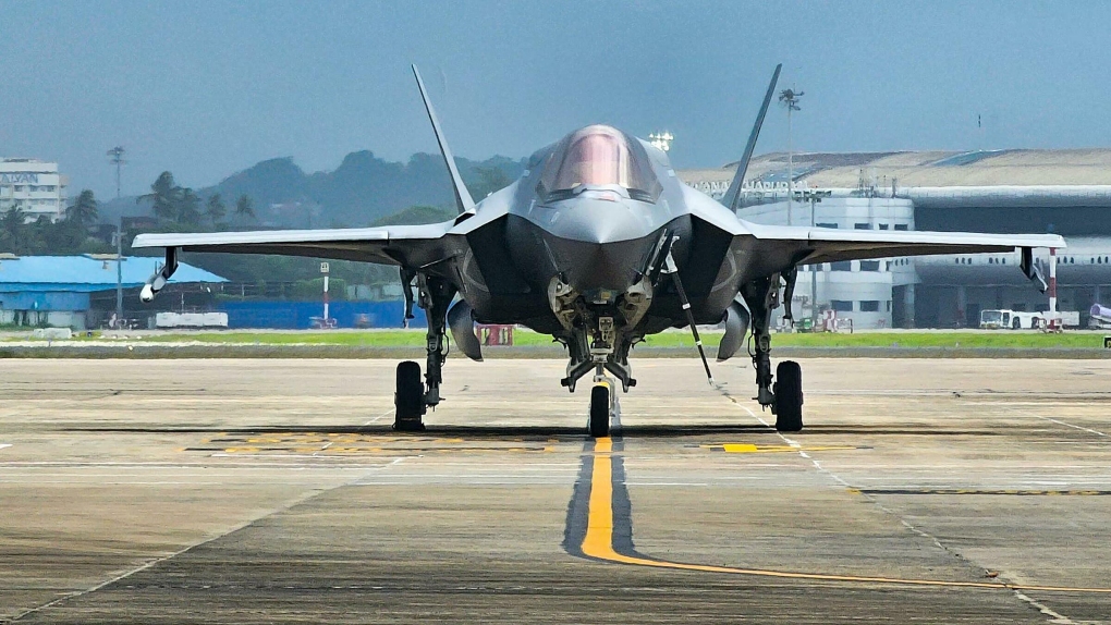 Chiến đấu cơ F-35B của Anh tại sân bay Thiruvananthapuram ở bang Kerala, Ấn Độ. Ảnh: BBC