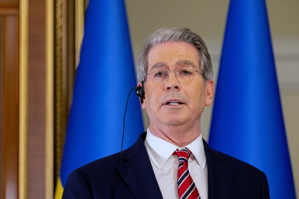 Bộ trưởng Tài chính Mỹ Scott Bessent tại Kiev, Ukraine ngày 12/2. Ảnh: AFP