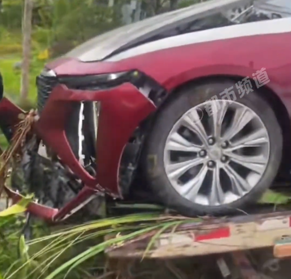 4 thiếu niên lái trộm Cadillac giữa đêm, gây tai nạn thiệt hại hơn nửa tỷ đồng- Ảnh 1.