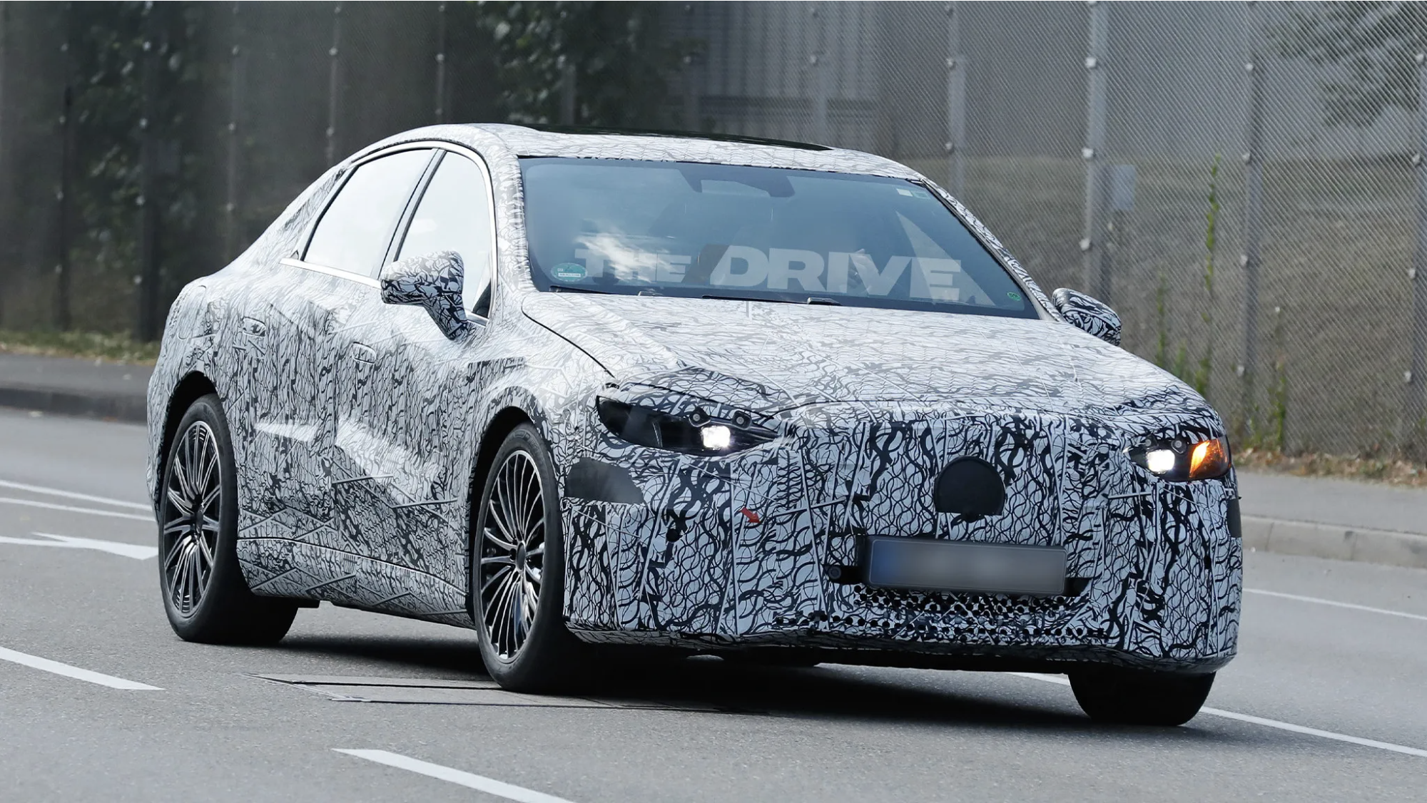 Mercedes-Benz sửa sai thiết kế xe điện như này đây: C-Class EV có điểm như S-Class, đèn hậu dạng ngôi sao, ra mắt ngay năm sau- Ảnh 2.