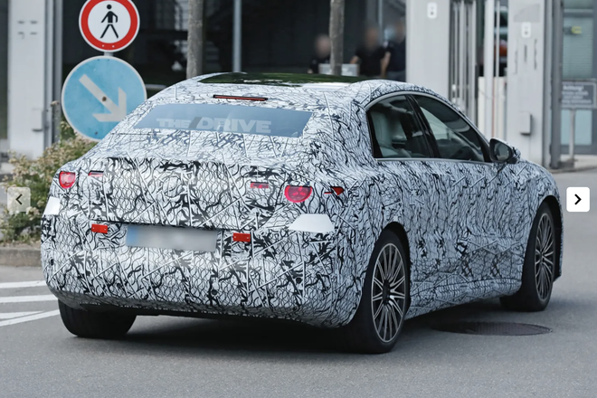 Mercedes-Benz sửa sai thiết kế xe điện như này đây: C-Class EV có điểm như S-Class, đèn hậu dạng ngôi sao, ra mắt ngay năm sau- Ảnh 4.