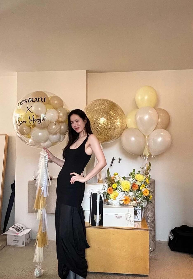 Son Ye Jin khoe vóc dáng thon gọn, săn chắc đáng ngưỡng mộ ở tuổi 43. Ảnh: Instagram yejinhand