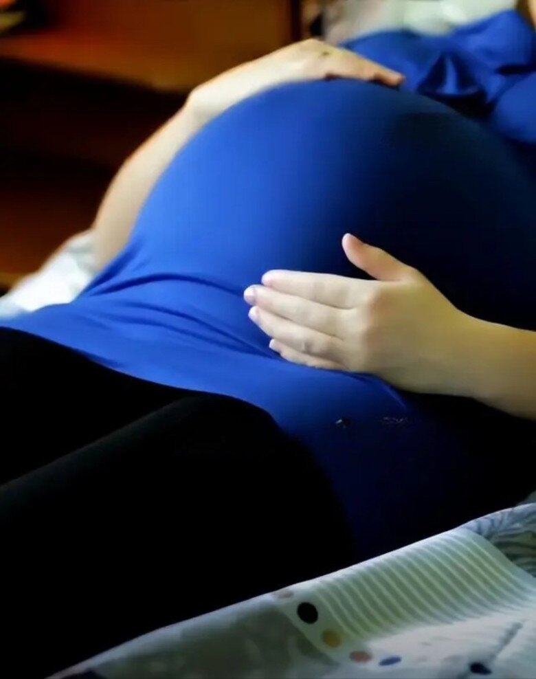 Bà bầu 37 tuổi lười vận động, ăn uống và vệ sinh trên giường để dưỡng thai, bác sĩ siêu âm lắc đầu thông báo em bé không qua khỏi - 3