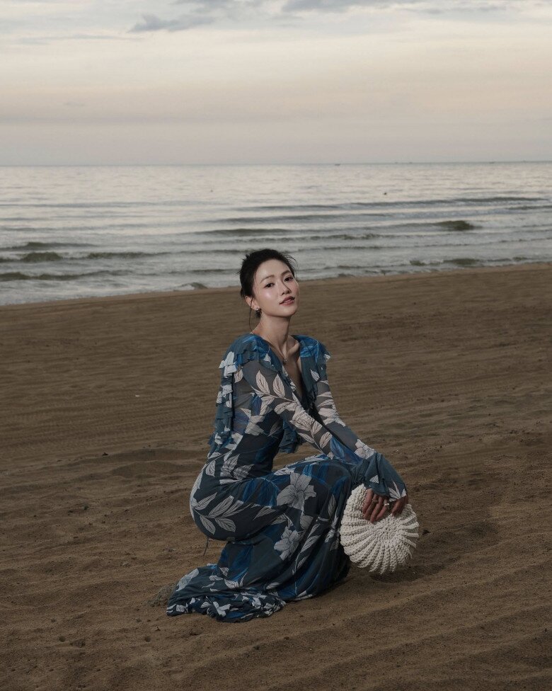 Hoa hậu diện váy xuyên thấu thả dáng trước biển, nhan sắc thế nào mà Đặng Thu Thảo phải thốt lên amp;#34;nữ thầnamp;#34;? - 3