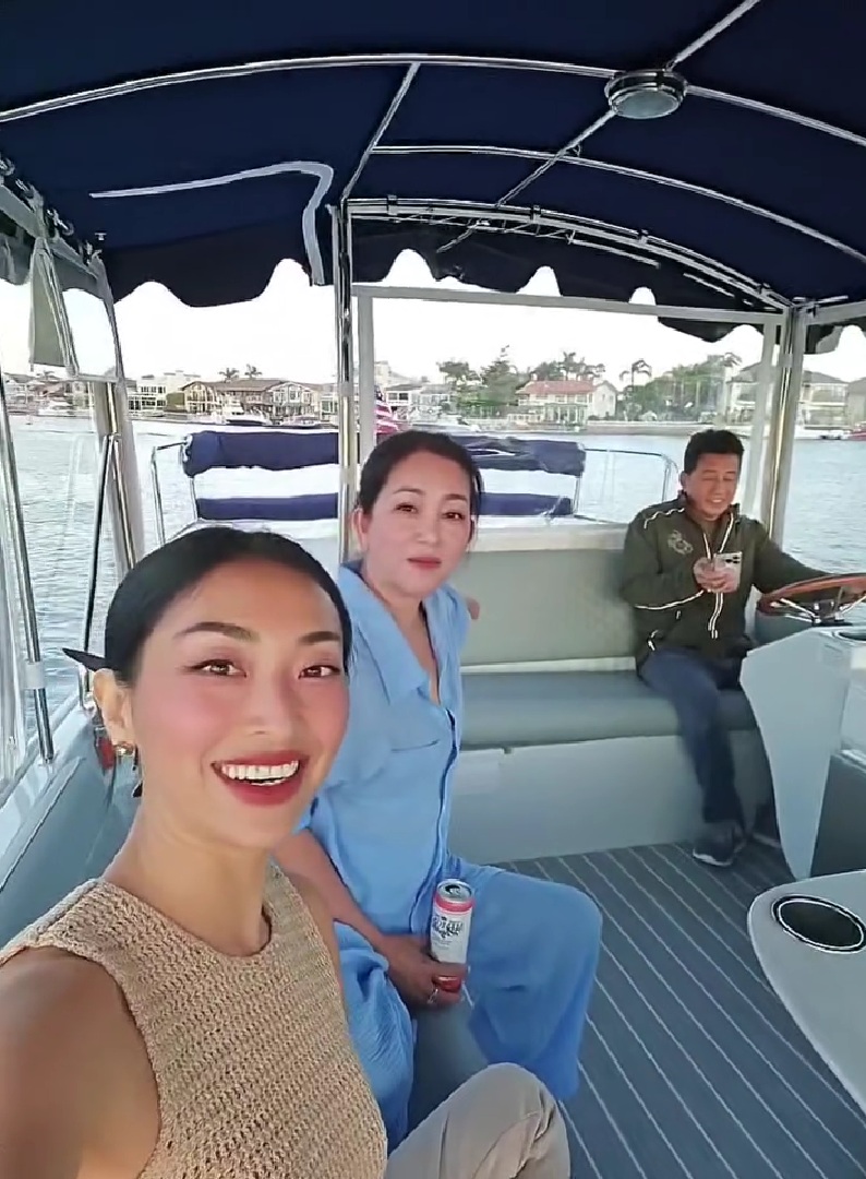 Nữ nghệ sĩ choáng trước biệt thự 78 tỷ, du thuyền riêng của đồng nghiệp: "Ở đây phải sống đến 100 tuổi"- Ảnh 3.