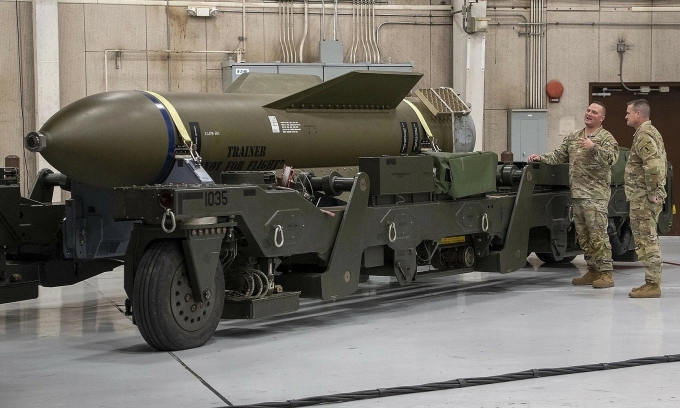 Mô hình huấn luyện của bom GBU-57/B tại căn cứ không quân Whiteman hồi năm 2023. Ảnh: USAF