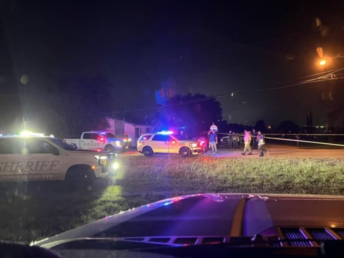 Cảnh sát Texas truy tìm các nghi phạm phục kích đặc vụ ICE vào cuối tuần qua. Ảnh: WFAA