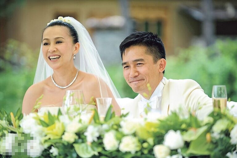 Cả hai tổ chức đám cưới sau 19 năm bên nhau.