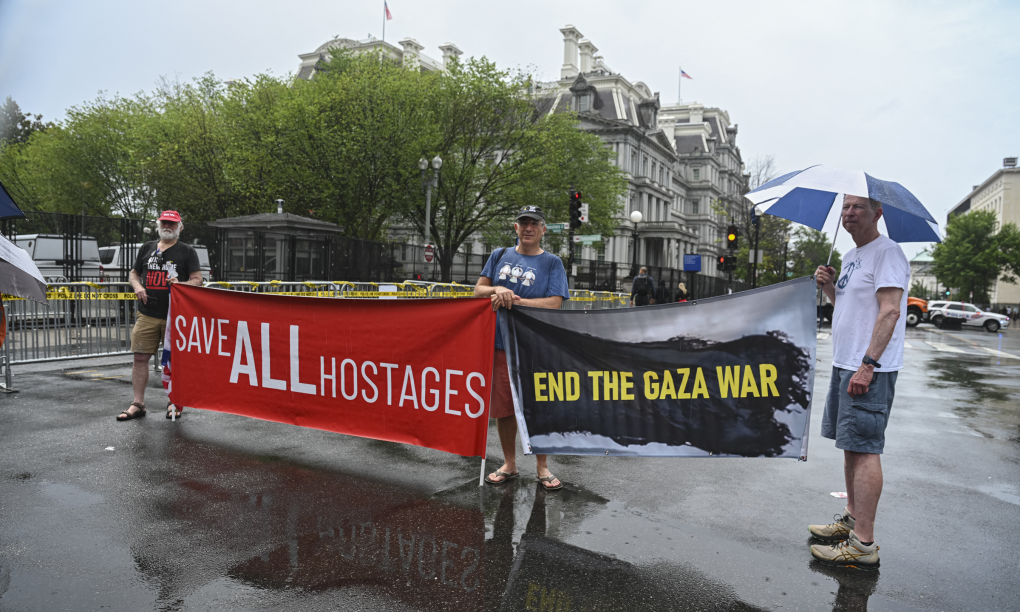 Cuộc biểu tình kêu gọi giải cứu các con tin và chấm dứt chiến sự ở Dải Gaza tại Washington, Mỹ hôm 7/7. Ảnh: AFP