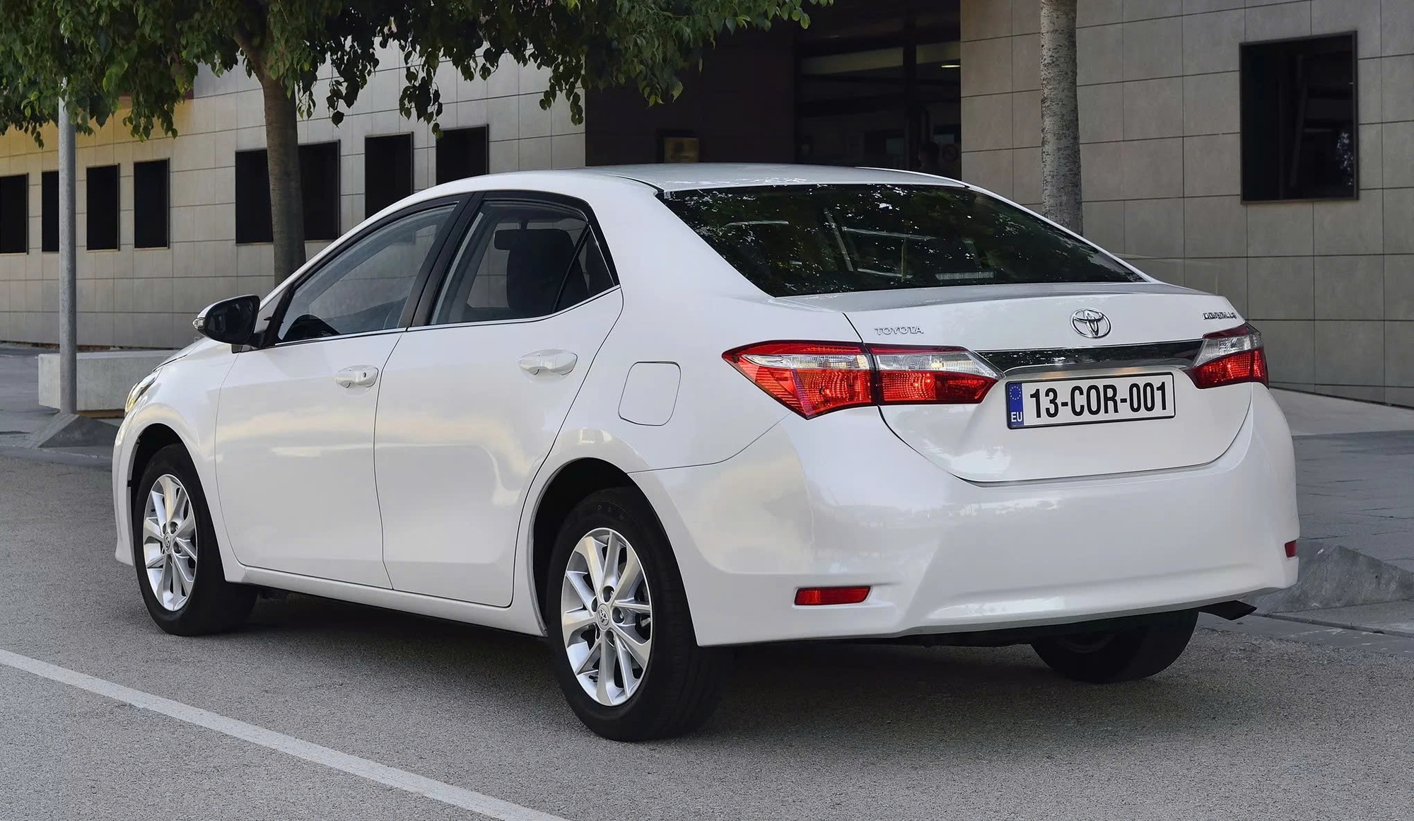 Toyota bị kiện vì màu sơn trắng bong tróc dưới trời nắng- Ảnh 3.