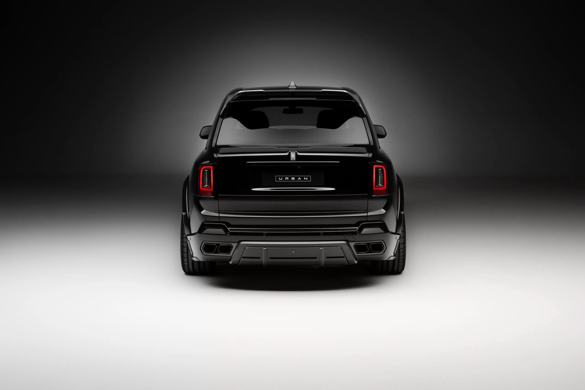 SUV siêu sang Rolls-Royce Cullinan có gói độ mới: Giá gấp 1,5 lần tiền mua xe, ngoại thất toàn sợi carbon, mâm 24 inch- Ảnh 5. SUV siêu sang Rolls-Royce Cullinan có gói độ mới: Giá gấp 1,5 lần tiền mua xe, ngoại thất toàn sợi carbon, mâm 24 inch- Ảnh 5.