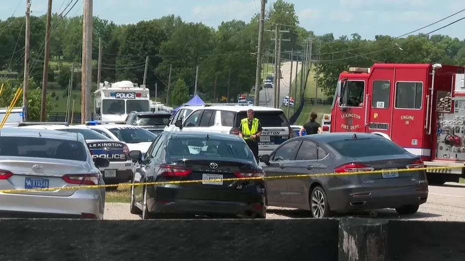 Lực lượng an ninh phong tỏa khu vực xả súng ở Kentucky ngày 13/7. Ảnh: WDKY