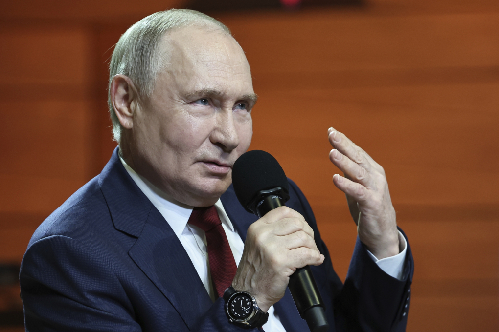 Tổng thống Nga Vladimir Putin tham dự một sự kiện ở ngoại ô thành phố Sochi hôm 19/5. Ảnh: AP