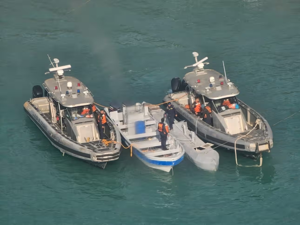 Giới chức phát hiện tàu ngầm ma túy không người lái gần Santa Marta. Ảnh: Hải quân Colombia