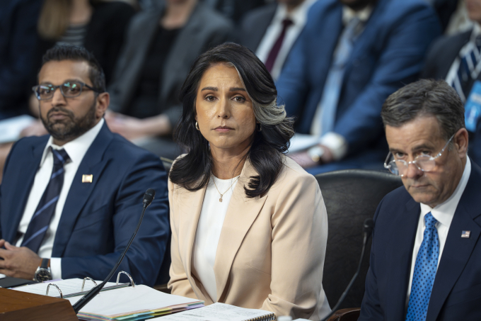 Lãnh đạo tình báo Mỹ Tulsi Gabbard tại Đồi Capitol, ngày 25/3. Ảnh: Reuters