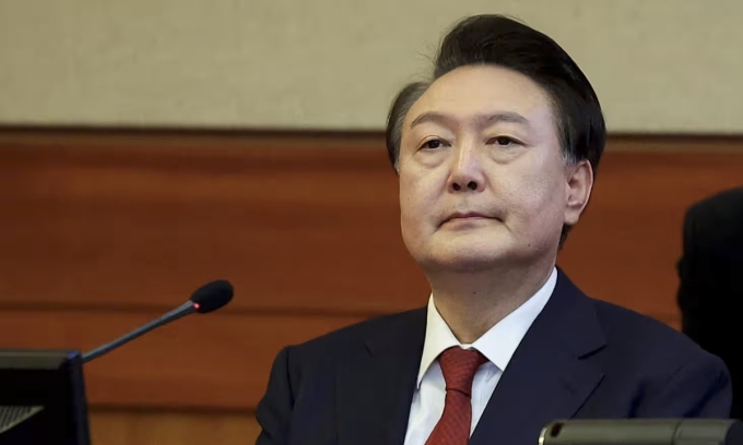 Ông Yoon Suk-yeol tham dự phiên tòa luận tội tại Tòa án Hiến pháp ở Seoul hôm 21/1. Ảnh: Reuters