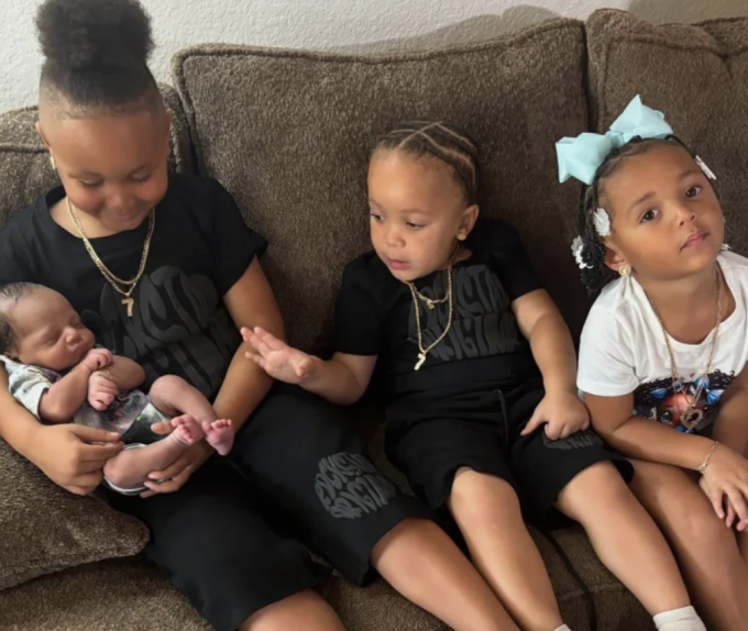 Bốn con của Nauzhae Drake cùng ngày sinh 7/7. Ảnh: NY Post