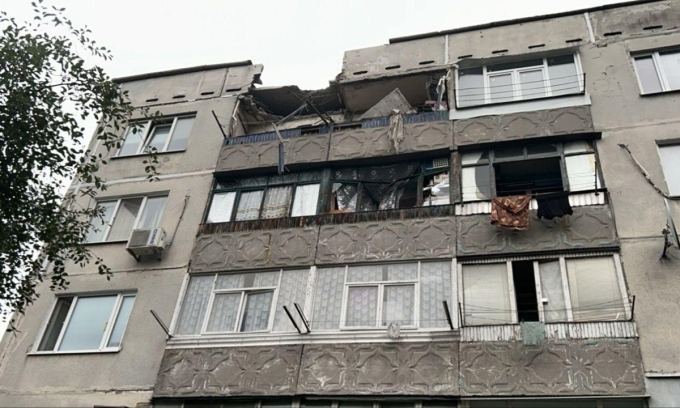 Một tòa nhà bị hư hại trong cuộc tập kích lớn nhất từ trước tới nay của Nga nhằm vào thành phố chiến lược Pavlohrad, miền đông Ukraine, ngày 19/7. Ảnh: Kyiv Independent