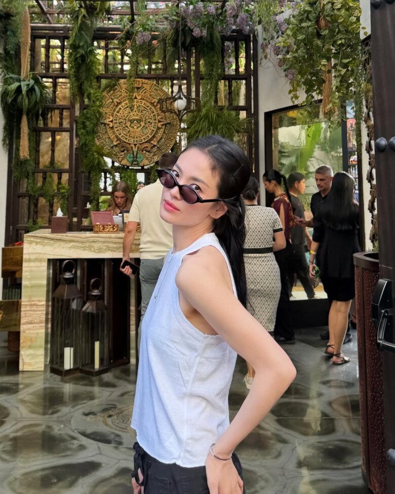 Ăn uống khoa học và chăm chỉ tập luyện là một trong những bí quyết giúp Song Hye Kyo giữ vững được phong độ nhan sắc lẫn vóc dáng ở tuổi 44.