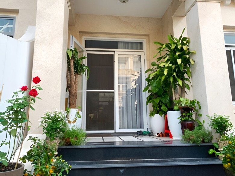 Cửa nhà người giàu đều trang trí thế này, người thông minh nhìn qua là hiểu ngay, chẳng trách càng ở càng giàu - 3