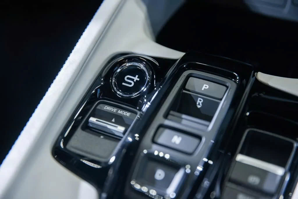 Honda sắp có xe mới thay thế Civic Type R: Động cơ hybrid mạnh hơn 300 mã lực, bỏ hộp số sàn- Ảnh 5. Honda sắp có xe mới thay thế Civic Type R: Động cơ hybrid mạnh hơn 300 mã lực, bỏ hộp số sàn- Ảnh 5.