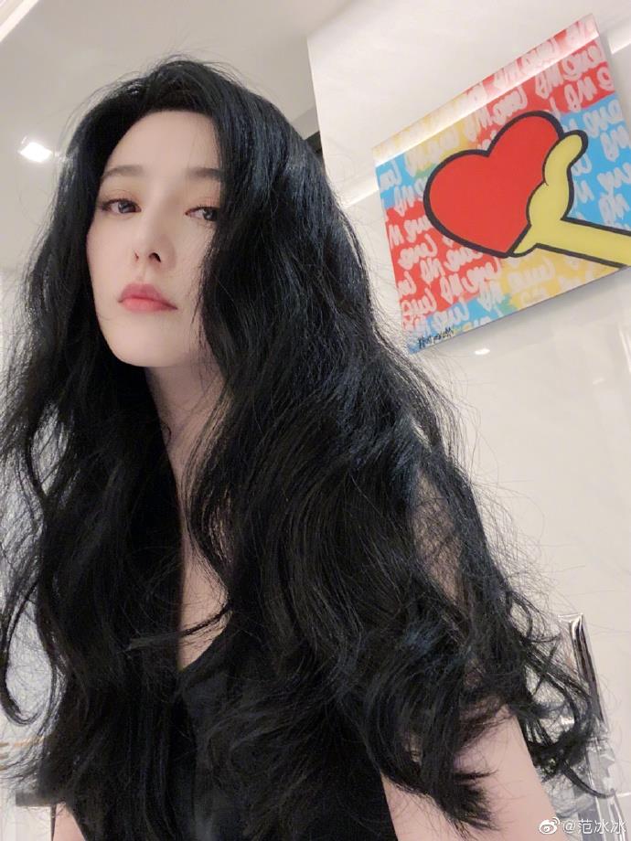 Tại sao nhiều phụ nữ 40+ hiện nay không chọn nhuộm tóc nữa, dù có thể giúp trẻ hơn 10 tuổi? - 7