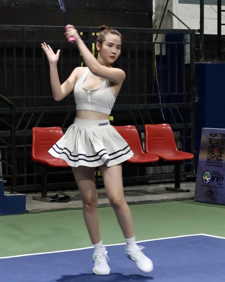 4 outfit amp;#34;đẹp bất diệtamp;#34; cho hội chị em mê đánh pickleball, vận dụng ngay để ra sân vừa sành điệu lại thoải mái vô cùng - 1