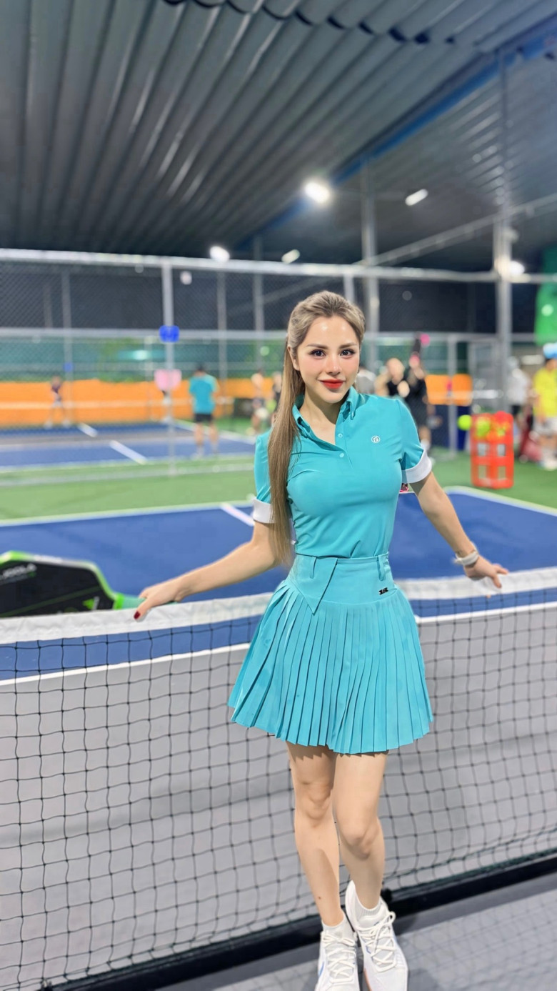 4 outfit amp;#34;đẹp bất diệtamp;#34; cho hội chị em mê đánh pickleball, vận dụng ngay để ra sân vừa sành điệu lại thoải mái vô cùng - 7