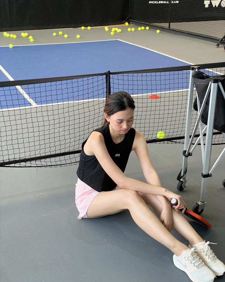 4 outfit amp;#34;đẹp bất diệtamp;#34; cho hội chị em mê đánh pickleball, vận dụng ngay để ra sân vừa sành điệu lại thoải mái vô cùng - 8