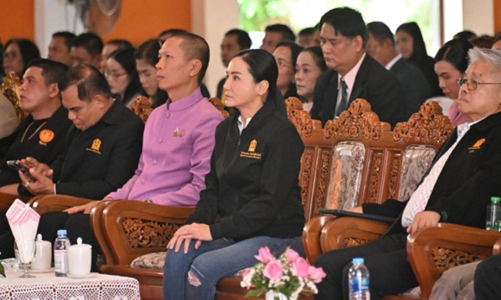 Bộ trưởng Giáo dục Thái Lan Narumon Pinyosinwat dự cuộc họp chính sách khi đến thăm trường Benjamarachutit ở Nakhon Si Thammarat hôm 19/7. Ảnh: Bangkok Post