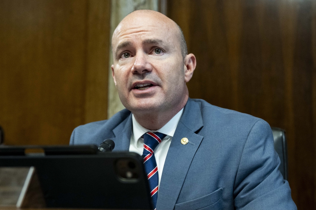 Thượng nghị sĩ Mike Lee dự phiên điều trần ngày 10/7 tại Washington. Ảnh: Reuters