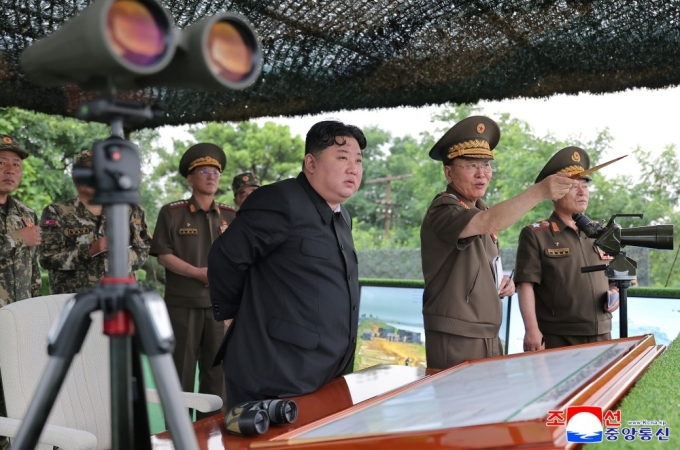 Ông Kim Jong-un trong cuộc thị sát ngày 23/7. Ảnh: KCNA